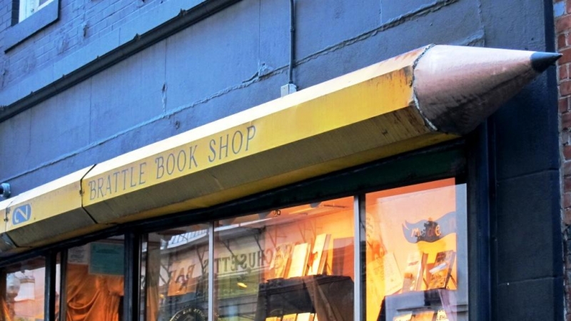 Shopping Downtown Boston Brattle Book Shop